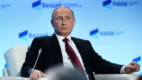 Президент РФ Владимир Путин выступает на итоговой пленарной сессии XIII ежегодного заседания Международного дискуссионного клуба Валдай в Сочи. 27 октября 2016 Президент РФ Владимир Путин выступает на итоговой пленарной сессии XIII ежегодного заседания Международного дискуссионного клуба Валдай в Сочи. 27 октября 2016