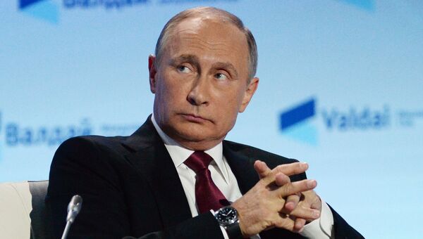 Президент РФ Владимир Путин во время заседания Международного дискуссионного клуба Валдай в Сочи. 27 октября 2016 Президент РФ Владимир Путин во время заседания Международного дискуссионного клуба Валдай в Сочи. 27 октября 2016