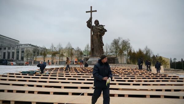 Памятник святому равноапостольному князю Владимиру на Боровицкой площади в Москве Памятник святому равноапостольному князю Владимиру на Боровицкой площади в Москве