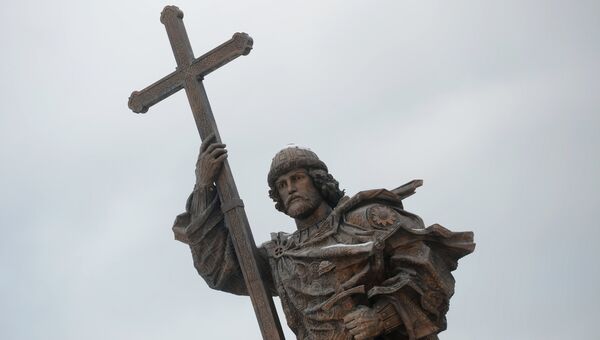 Памятник святому равноапостольному князю Владимиру на Боровицкой площади в Москве Памятник святому равноапостольному князю Владимиру на Боровицкой площади в Москве