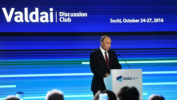 Президент РФ Владимир Путин выступает на итоговой пленарной сессии XIII ежегодного заседания Международного дискуссионного клуба Валдай в Сочи Президент РФ Владимир Путин выступает на итоговой пленарной сессии XIII ежегодного заседания Международного дискуссионного клуба Валдай в Сочи