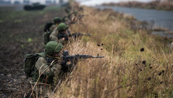 Российские военнослужащие во время совместных учений ВДВ России, Белоруссии и Сербии Славянское братство-2016 в Сербии Российские военнослужащие во время совместных учений ВДВ России, Белоруссии и Сербии Славянское братство-2016 в Сербии
