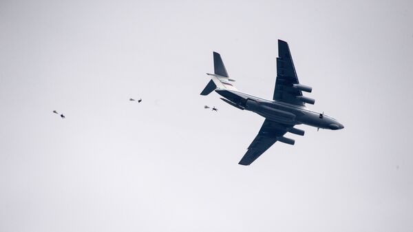 Учебное десантирование во время совместных учений ВДВ России, Белоруссии и Сербии Славянское братство-2016 в Сербии Учебное десантирование во время совместных учений ВДВ России, Белоруссии и Сербии Славянское братство-2016 в Сербии