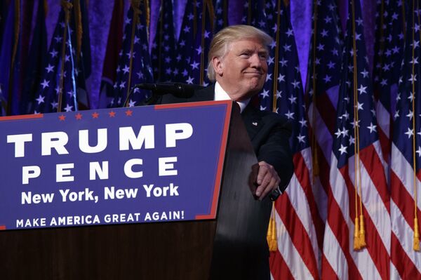 Избранный президент США Дональд Трамп во время выступления в Нью-Йорке. 9 ноября 2016 Избранный президент США Дональд Трамп во время выступления в Нью-Йорке. 9 ноября 2016