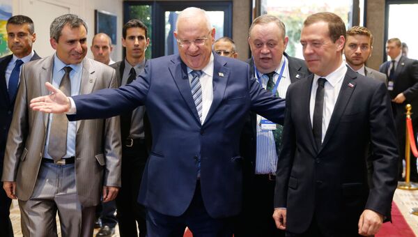 Председатель правительства РФ Дмитрий Медведев и президент Израиля Реувен Ривлин во время встречи. 10 ноября 2016 Председатель правительства РФ Дмитрий Медведев и президент Израиля Реувен Ривлин во время встречи. 10 ноября 2016