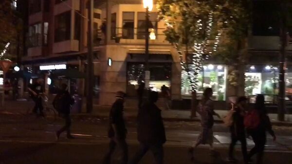 Протестующие против победы Трампа били витрины магазинов в Портленде Протестующие против победы Трампа били витрины магазинов в Портленде