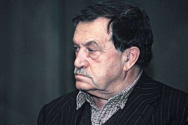 Писатель Василий Аксенов Писатель Василий Аксенов