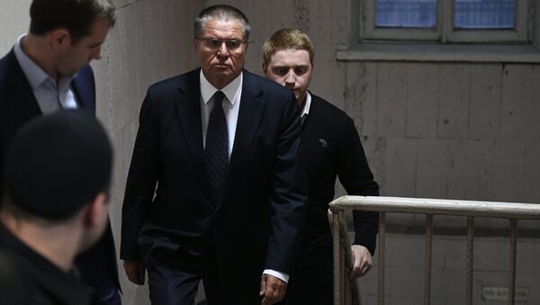 Министр экономического развития РФ Алексей Улюкаев в здании Басманного суда города Москвы Министр экономического развития РФ Алексей Улюкаев в здании Басманного суда города Москвы