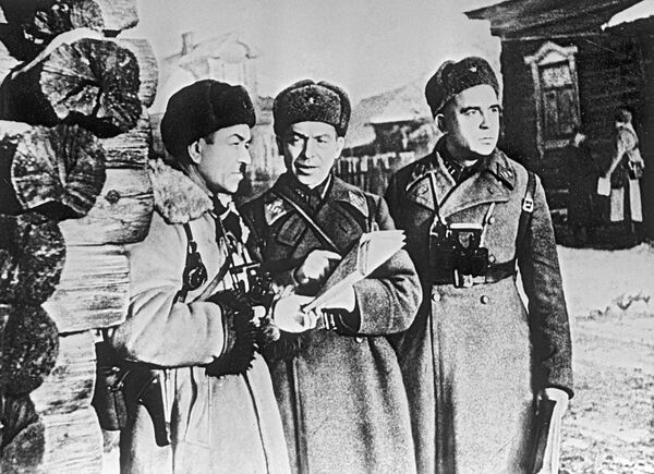 Генерал-майор И.В. Панфилов в расположении штаба дивизии Генерал-майор И.В. Панфилов в расположении штаба дивизии