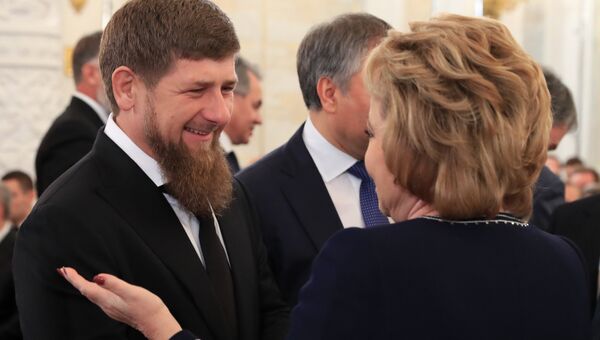 Глава Чеченской Республики Рамзан Кадыров и председатель Совета Федерации РФ Валентина Матвиенко перед началом ежегодного послания президента РФ Владимира Путина Федеральному Собранию в Кремле. 1 декабря 2016 Глава Чеченской Республики Рамзан Кадыров и председатель Совета Федерации РФ Валентина Матвиенко перед началом ежегодного послания президента РФ Владимира Путина Федеральному Собранию в Кремле. 1 декабря 2016