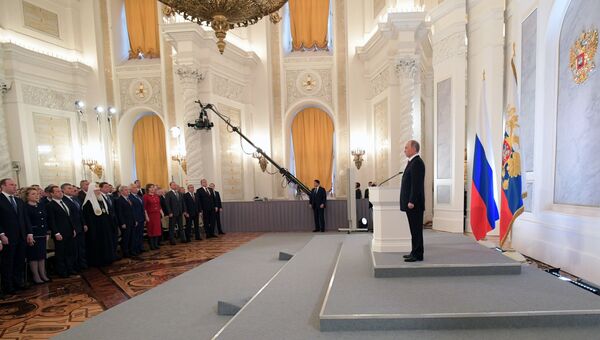 Президент РФ Владимир Путин выступает с ежегодным посланием Федеральному Собранию в Георгиевском зале Кремля. 1 декабря 2016 Президент РФ Владимир Путин выступает с ежегодным посланием Федеральному Собранию в Георгиевском зале Кремля. 1 декабря 2016