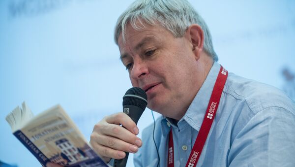 Писатель Джонатан Коу на международной ярмарке интеллектуальной литературы non/fictio№18 в ЦДХ на Крымском валу в Москве Писатель Джонатан Коу на международной ярмарке интеллектуальной литературы non/fictio№18 в ЦДХ на Крымском валу в Москве