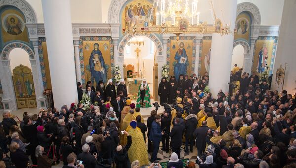 Патриарх Московский и всея Руси Кирилл совершает освящение и службу в Троицком кафедральном соборе при Русском духовно-культурном центре в рамках своего визита в Париж Патриарх Московский и всея Руси Кирилл совершает освящение и службу в Троицком кафедральном соборе при Русском духовно-культурном центре в рамках своего визита в Париж