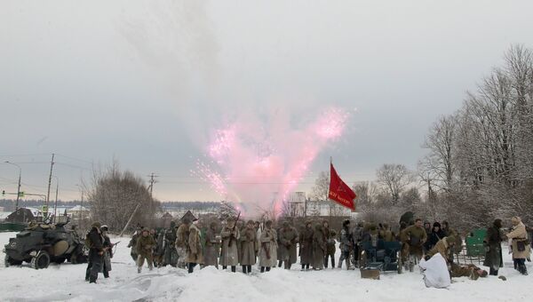 Участники военно-исторического фестиваля Главный рубеж, посвященного 75-летию битвы под Москвой, в музейно-мемориальном комплексе История танка Т-34 в Московской области Участники военно-исторического фестиваля Главный рубеж, посвященного 75-летию битвы под Москвой, в музейно-мемориальном комплексе История танка Т-34 в Московской области