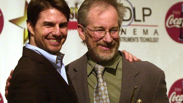 Актер Том Круз и режиссер Стивен Спилберг на премии ShoWest Gala, 7 марта 2002 Актер Том Круз и режиссер Стивен Спилберг на премии ShoWest Gala, 7 марта 2002