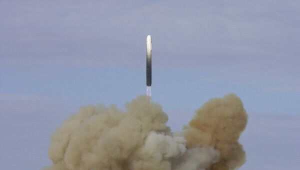 Запуск баллистической ракеты РС-18 с космодрома Байконур Запуск баллистической ракеты РС-18 с космодрома Байконур