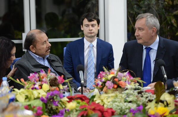 Заместитель председателя правительства РФ Дмитрий Рогозин и президент Никарагуа Даниэль Ортега во время встречи в Манагуа. 7 декабря 2016 Заместитель председателя правительства РФ Дмитрий Рогозин и президент Никарагуа Даниэль Ортега во время встречи в Манагуа. 7 декабря 2016