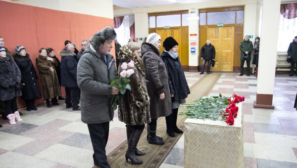 На церемонии прощания с погибшими в Сирии медсестрами в войсковой части Биробиджана На церемонии прощания с погибшими в Сирии медсестрами в войсковой части Биробиджана