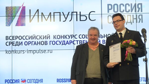 Член жюри В.Евстафьев и призер в номинации «Лучшая аудиореклама» - представитель УФССП России по Свердловской области Член жюри В.Евстафьев и призер в номинации «Лучшая аудиореклама» - представитель УФССП России по Свердловской области