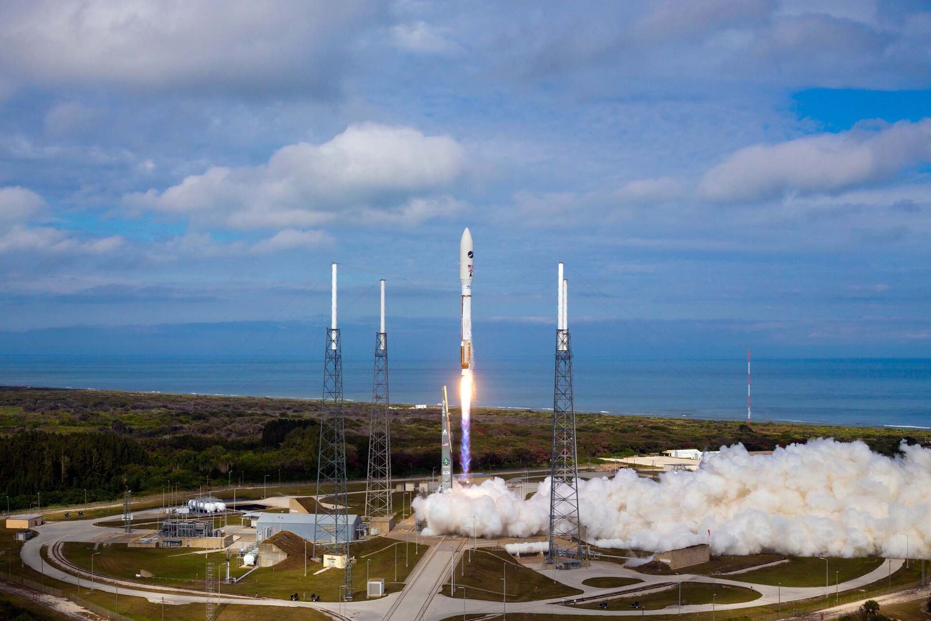 Старт ракеты Atlas V со спутником вооруженных сил США с мыса Канаверал, штат Флорида Старт ракеты Atlas V со спутником вооруженных сил США с мыса Канаверал, штат Флорида - РИА Новости, 1920, 02.07.2021