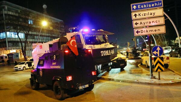 Турецкая полиция в районе галереи в Анкаре, где было совершено нападение на посла России в Турции Андрея Карлова Турецкая полиция в районе галереи в Анкаре, где было совершено нападение на посла России в Турции Андрея Карлова