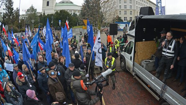 Антиправительственный митинг в Варшаве Антиправительственный митинг в Варшаве