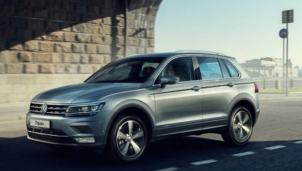 Автомобиль Volkswagen Tiguan 2017. Архивное фото Автомобиль Volkswagen Tiguan 2017. Архивное фото
