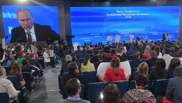 Президент РФ Владимир Путин на двенадцатой большой ежегодной пресс-конференции в Центре международной торговли на Красной Пресне. 23 декабря 2016 Президент РФ Владимир Путин на двенадцатой большой ежегодной пресс-конференции в Центре международной торговли на Красной Пресне. 23 декабря 2016