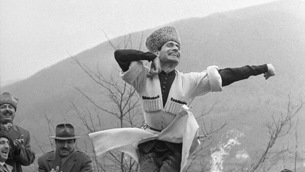 Лезгинка Махмуда Эсамбаева. Предгорье Грозного, 1963 год. Лезгинка Махмуда Эсамбаева. Предгорье Грозного, 1963 год.