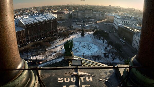 Вид с колоннады Исаакиевского собора на Мариинский дворец в Санкт-Петербурге Вид с колоннады Исаакиевского собора на Мариинский дворец в Санкт-Петербурге