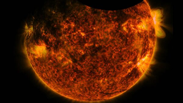 Обсерватория SDO зафиксировала двойное затмение Обсерватория SDO зафиксировала двойное затмение