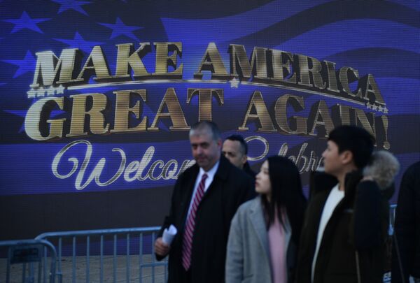 Подготовка к митингу избранного президента США Дональда Трампа и его сторонников у мемориала Линкольна в Вашингтоне Подготовка к митингу избранного президента США Дональда Трампа и его сторонников у мемориала Линкольна в Вашингтоне