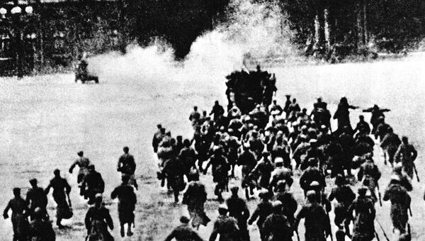 Штурм Зимнего дворца 25 октября 1917 года. Петроград Штурм Зимнего дворца 25 октября 1917 года. Петроград