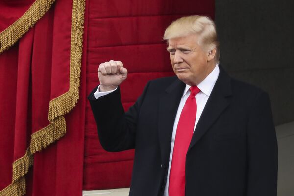 Избранный президент Дональд Трамп прибыл на инаугурацию в Капитолий в Вашингтон. 20 января 2017 Избранный президент Дональд Трамп прибыл на инаугурацию в Капитолий в Вашингтон. 20 января 2017