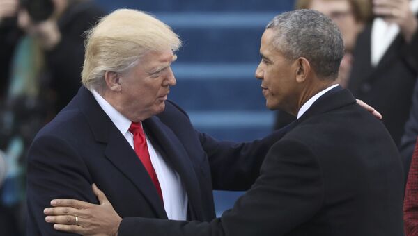 Избранный президент США Дональд Трамп приветствует президента Барака Обаму на инаугурации. 20 января 2017 Избранный президент США Дональд Трамп приветствует президента Барака Обаму на инаугурации. 20 января 2017
