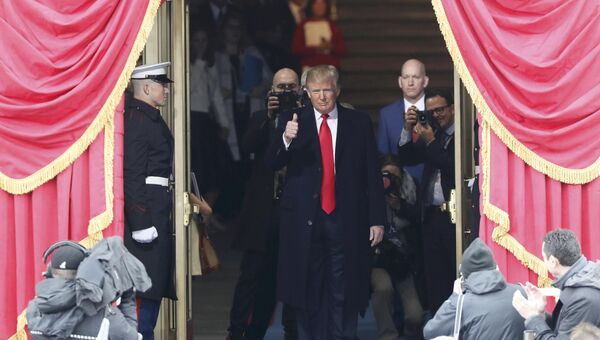 Избранный президент США Дональд Трамп прибывает на свою инаугурацию в Капитолии. 20 января 2017 года Избранный президент США Дональд Трамп прибывает на свою инаугурацию в Капитолии. 20 января 2017 года