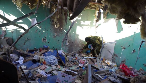 Парикмахерская на привокзальном рынке в Куйбышевском районе Донецка, пострадавшая в результате обстрела украинскими силовиками Парикмахерская на привокзальном рынке в Куйбышевском районе Донецка, пострадавшая в результате обстрела украинскими силовиками