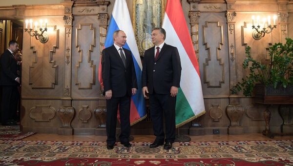 Президент РФ Владимир Путин и премьер-министр Венгрии Виктор Орбан во время встречи в Будапеште. 2 февраля 2017 Президент РФ Владимир Путин и премьер-министр Венгрии Виктор Орбан во время встречи в Будапеште. 2 февраля 2017