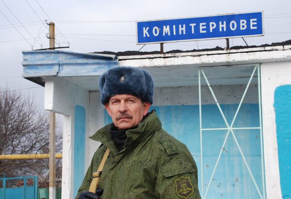 Боец народной милиции ДНР в селе Коминтерново Донецкой области Боец народной милиции ДНР в селе Коминтерново Донецкой области