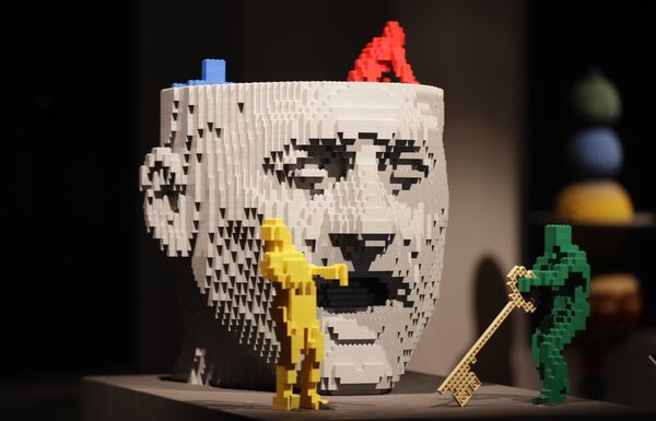 Скульптура из LEGO американского художника Натана Савайи Скульптура из LEGO американского художника Натана Савайи