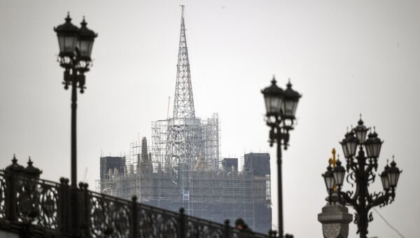 Реконструкция шпиля на здании Министерства иностранных дел РФ Москвы. Архивное фото Реконструкция шпиля на здании Министерства иностранных дел РФ Москвы. Архивное фото
