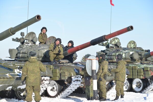 Второй этап соревнований Танковый биатлон между экипажами танков Т-72Б3 на полигоне Погоново Воронежской области Второй этап соревнований Танковый биатлон между экипажами танков Т-72Б3 на полигоне Погоново Воронежской области