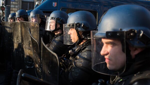 Сотрудники полиции во Франции. Архивное фото Сотрудники полиции во Франции. Архивное фото