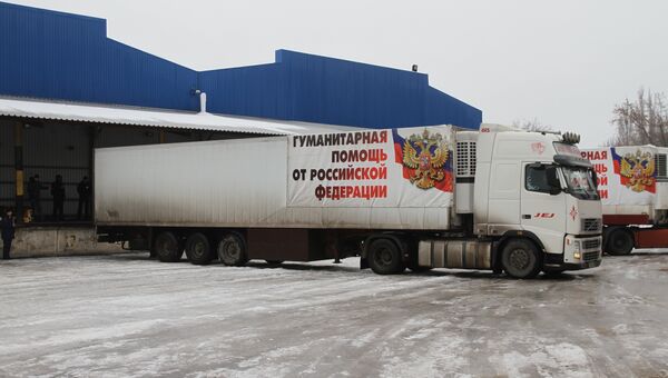 Автомобили МЧС России с гуманитарным грузом для жителей Донбасса. Архивное фото Автомобили МЧС России с гуманитарным грузом для жителей Донбасса. Архивное фото