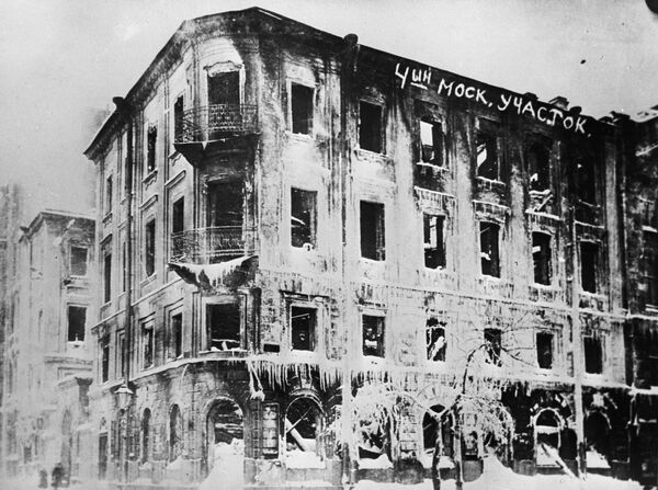 Сожженное здание 4-го полицейского участка в Петрограде в феврале 1917 года Сожженное здание 4-го полицейского участка в Петрограде в феврале 1917 года