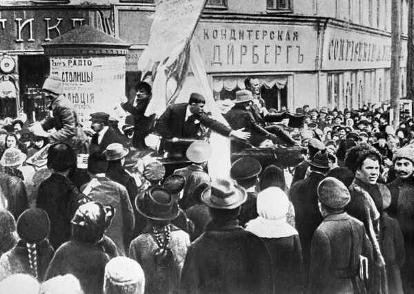 Митинг на площади в Харькове в дни февральской революции. 1917 год Митинг на площади в Харькове в дни февральской революции. 1917 год