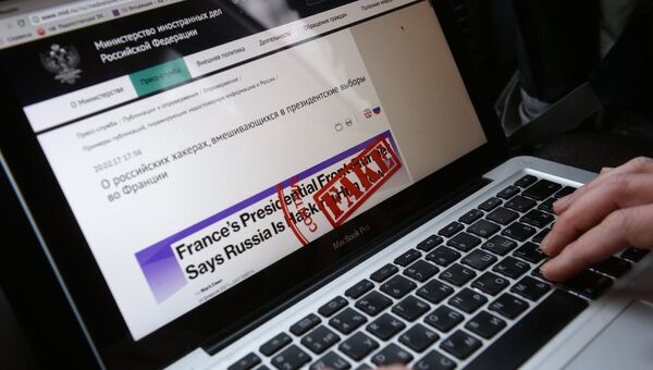 Антифейковый проект сайта МИД РФ на экране компьютера. Архивное фото Антифейковый проект сайта МИД РФ на экране компьютера. Архивное фото