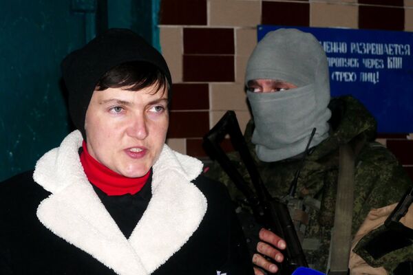 Надежда Савченко во время визита в ДНР для встречи с пленными силовиками Надежда Савченко во время визита в ДНР для встречи с пленными силовиками