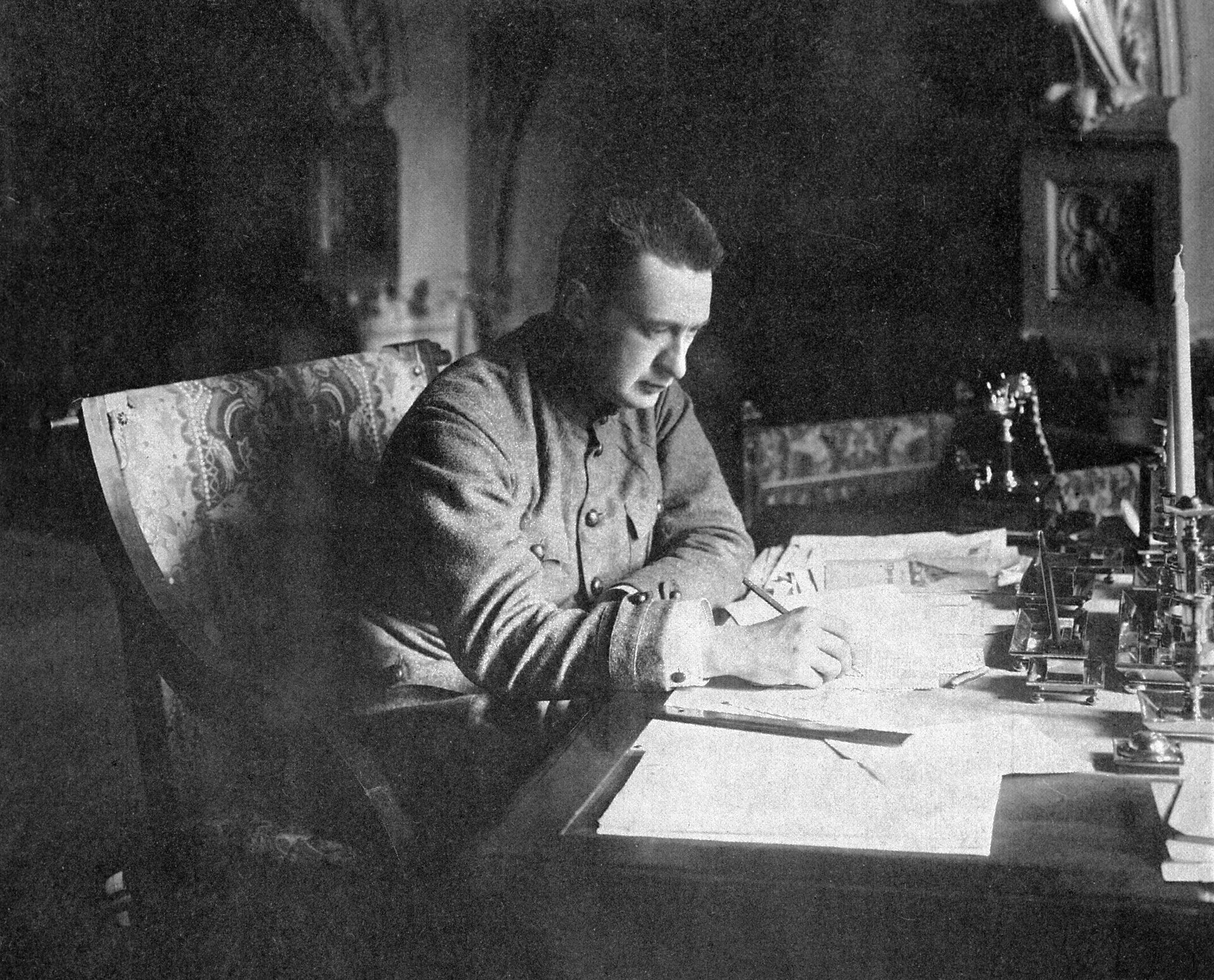 Министр-председатель Временного правительства Александр Керенский Министр-председатель Временного правительства Александр Керенский - РИА Новости, 1920, 08.06.2021