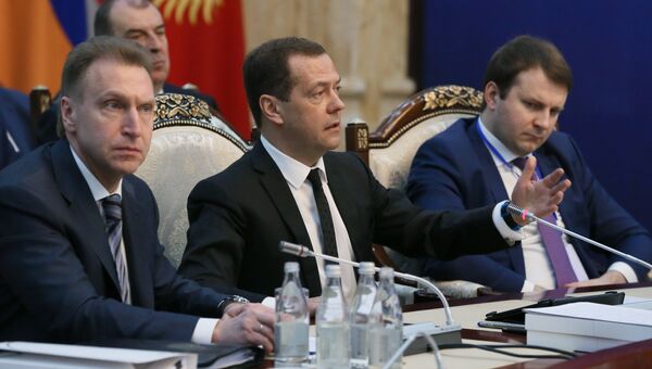 Дмитрий Медведев на заседании Евразийского межправительственного совета в Бишкеке. 7 марта 2017 Дмитрий Медведев на заседании Евразийского межправительственного совета в Бишкеке. 7 марта 2017